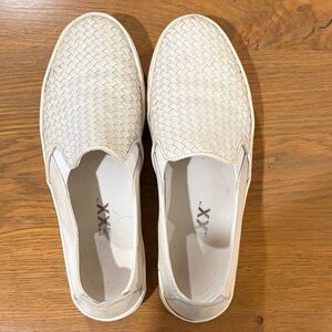 THE FLEXX Cream Woven Slip-On Loafers